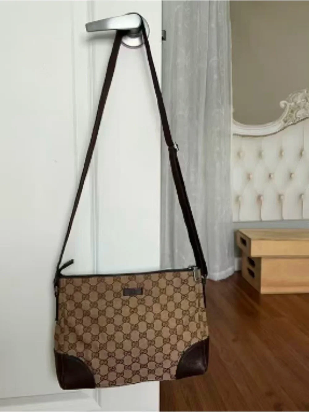 Gucci Shoulder Bag Joy Messenger in Brown/Beige Monogrammed Canvas crossbody bag